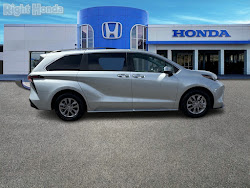 2024 Toyota Sienna XLE