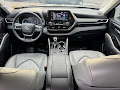 2022 Toyota Highlander Hybrid XLE Bronze