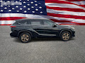 2022 Toyota Highlander Hybrid XLE Bronze