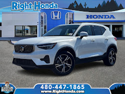 2024 Volvo XC40 B5 Core
