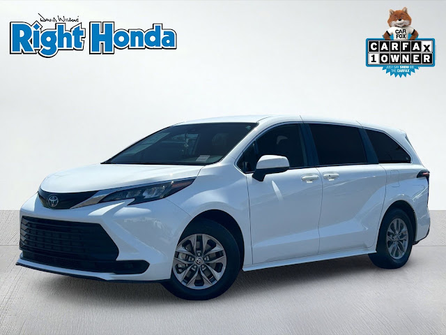 2025 Toyota Sienna LE
