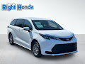 2025 Toyota Sienna LE