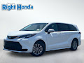 2025 Toyota Sienna LE