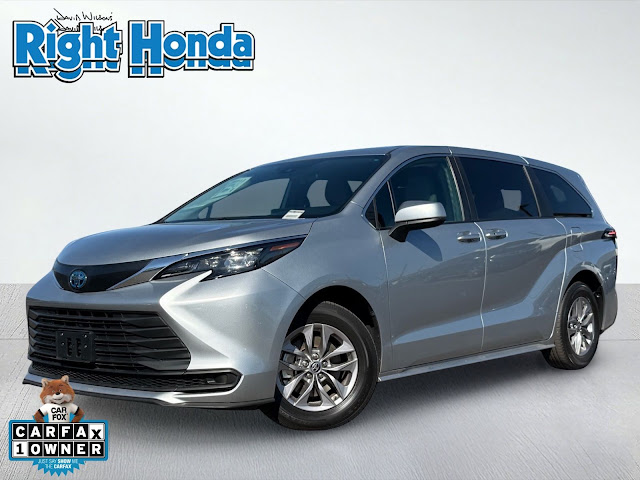 2025 Toyota Sienna LE