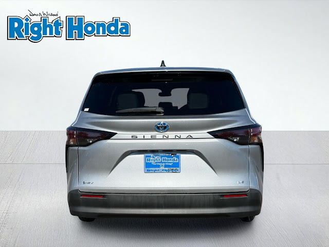 2025 Toyota Sienna LE
