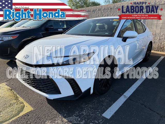 2025 Toyota Camry SE